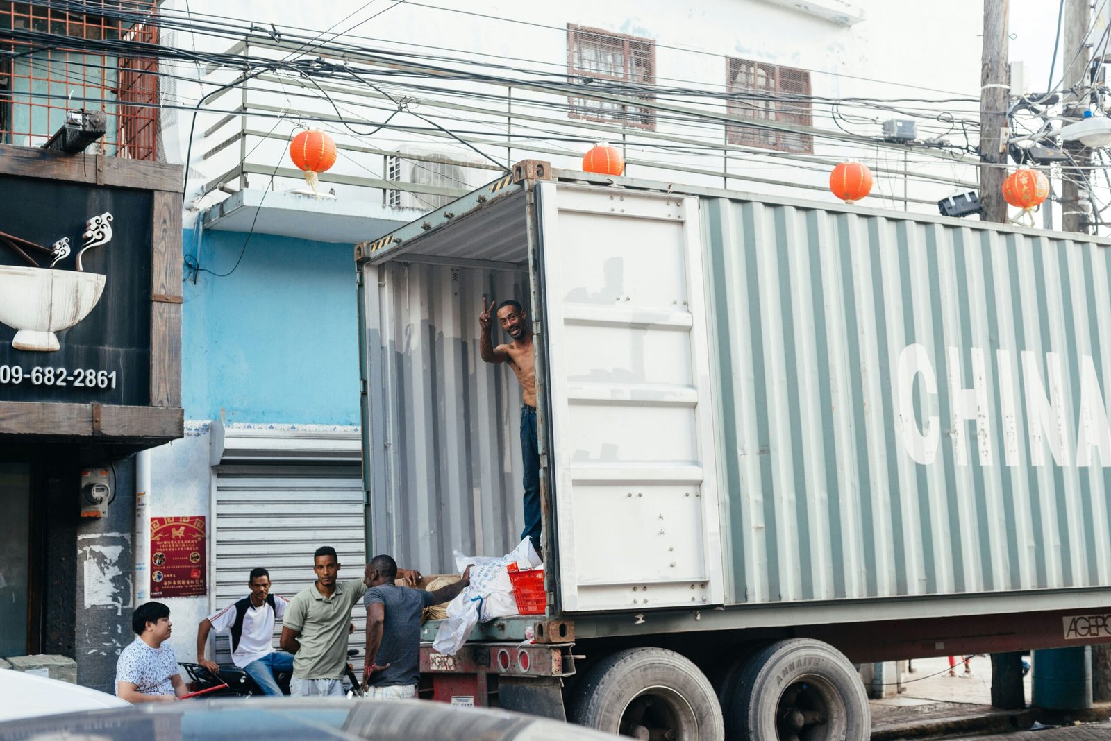 Container loading scene for overseas value retail logistics preparation