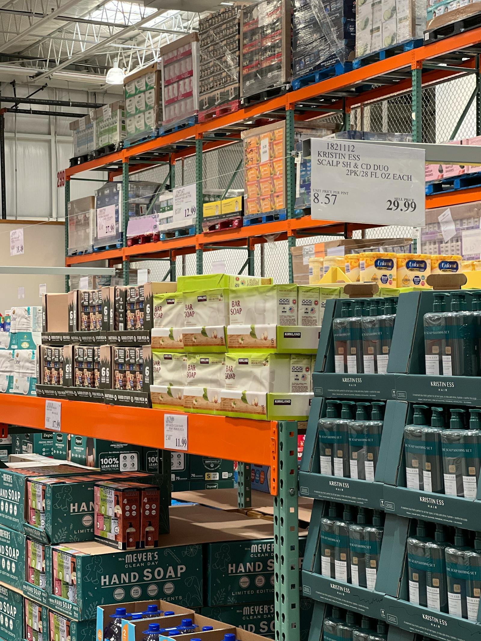Wholesale warehouse aisle for tiendas de un dolar sourcing plans