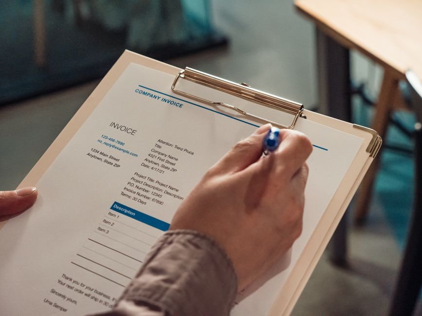 China Supplier Verification: 7-Point Checklist for Dollar Store Buyers — Photo by Kindel Media on Pexels