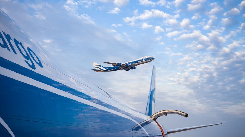 Sea Freight vs Air Freight for Dollar Stores: Which Shipping Method to Choose — Photo by Nikita  Grishin on Pexels