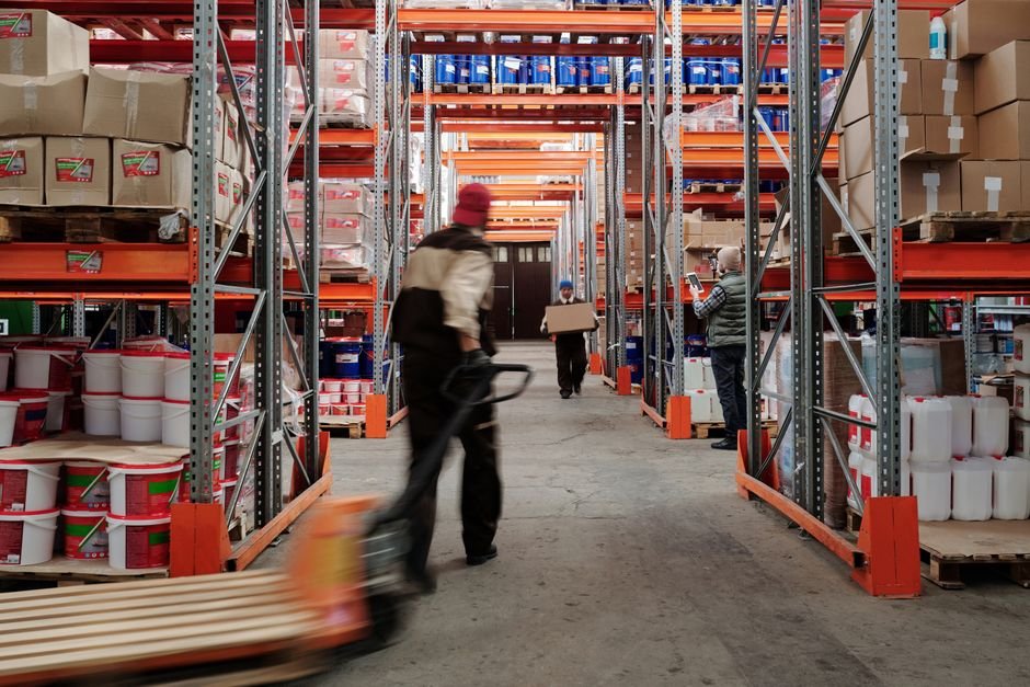 Dollar Store Inventory Management: Systems, Formulas, and Best Practices — Photo by Tiger Lily on Pexels