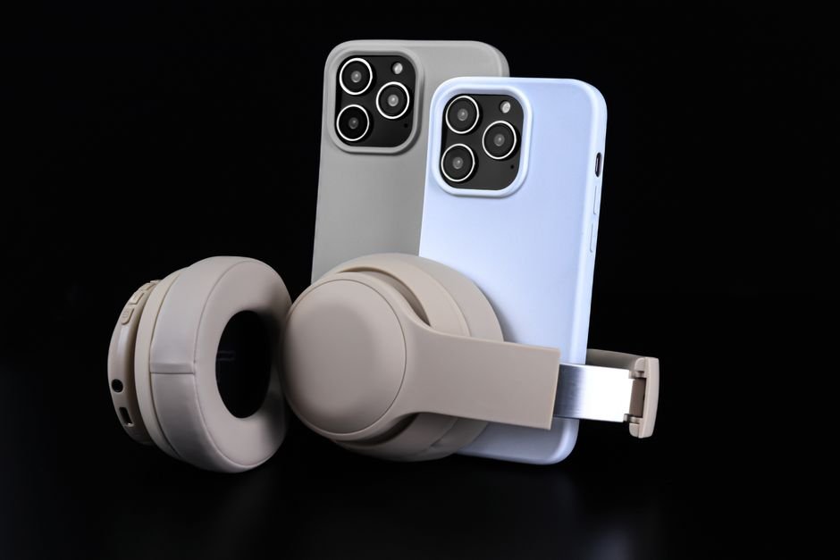Best Phone Accessories to Stock in Your Dollar Store (2026 Wholesale Guide) — Photo by Büşra Karabal on Pexels