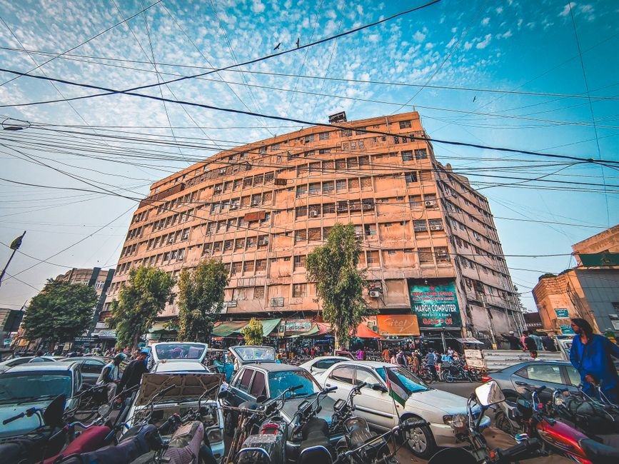 Dollar Store Wholesale Supplier for Karachi, Pakistan — Direct from Yiwu — Photo by Zain Ali on Pexels