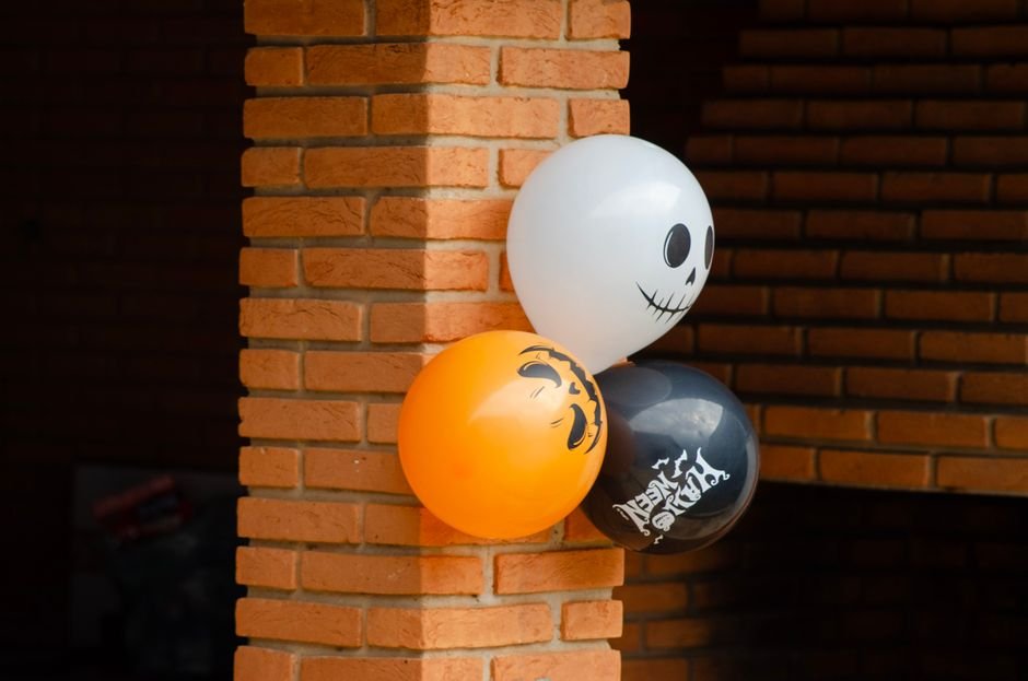 Cheap Halloween Decorations Wholesale from China — Photo by Matheus Lara on Pexels