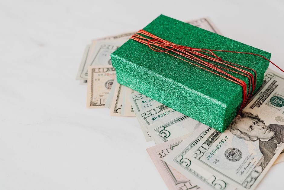 Dollar Store Gift Ideas Under $1 That Look Expensive — Photo by www.kaboompics.com on Pexels