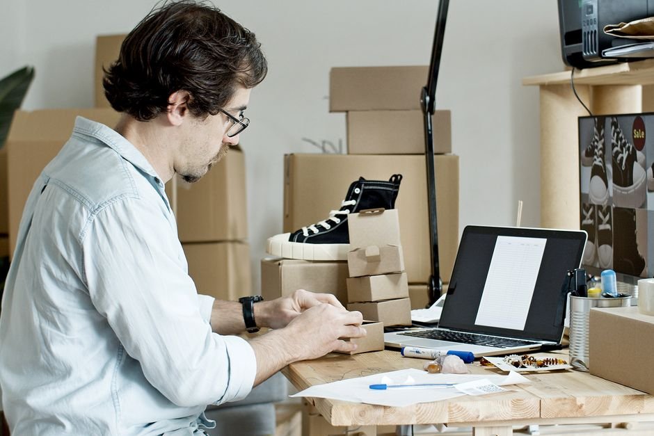China Wholesale for Small Orders: Low MOQ Suppliers — Photo by Kampus Production on Pexels