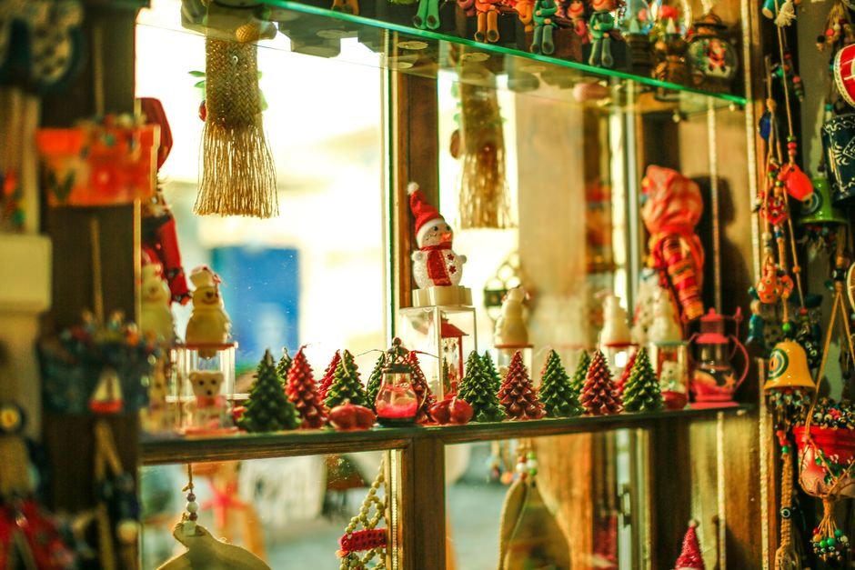 Dollar Store Seasonal Product Calendar — Photo by Yakup  Polat on Pexels