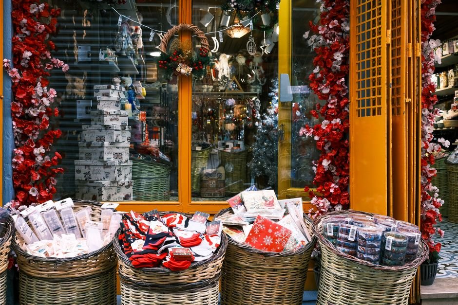 Seasonal Dollar Store Decoration Ideas for AwwwStore — Photo by Onur on Pexels
