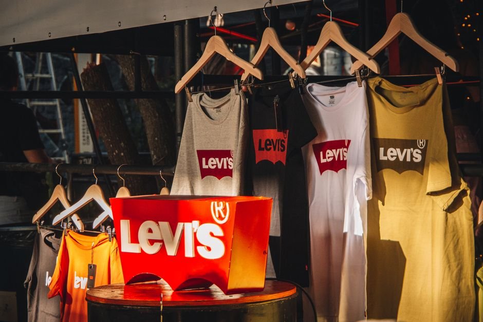 Shop Wholesale at a Dollar Store: AwwwStore Yiwu Deals — Photo by Victor Coutant on Pexels