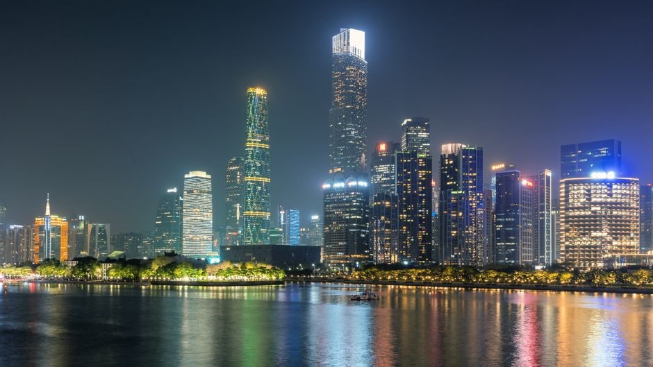 Yiwu vs Guangzhou Sourcing: Best for Dollar Stores — Photo by Lywin on Pexels