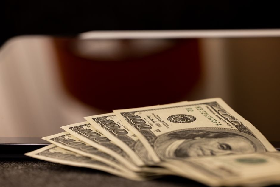 Start a Dollar Store Online: AwwwStore Guide — Photo by Engin Akyurt on Pexels