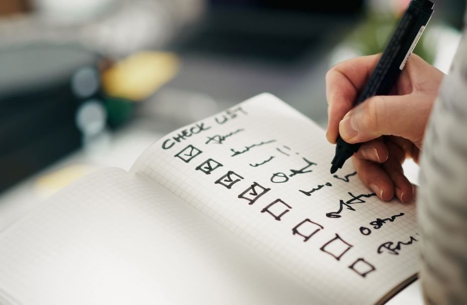 Dollar Store Product Sourcing Checklist — Photo by Jakub Zerdzicki on Pexels