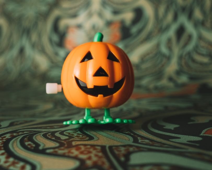 Cheap Halloween Items: Yiwu Wholesale at AwwwStore — Photo by Ellie Burgin on Pexels