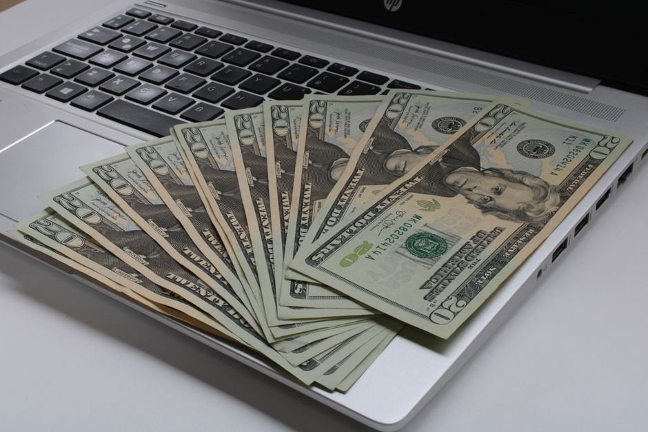 AwwwStore: Online Dollar Store No Minimum Deals — Photo by El Falso Pakisha on Pexels